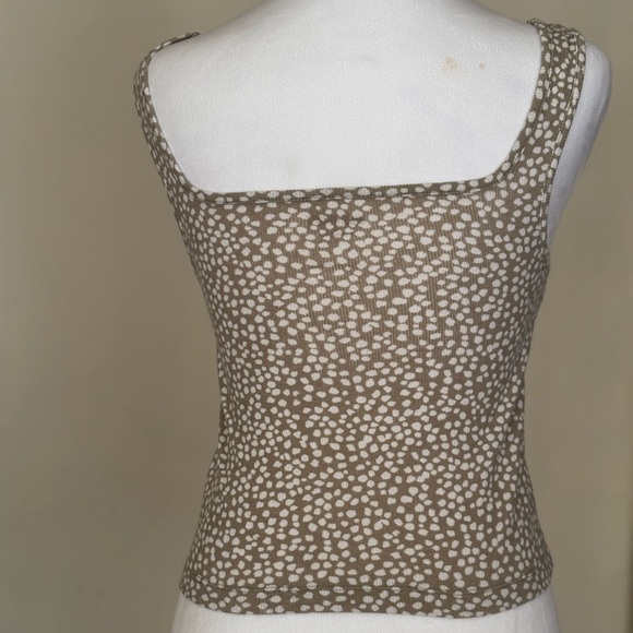Old Navy Tan and White Patterned Tank Top Size Medium - Picture 5 of 11